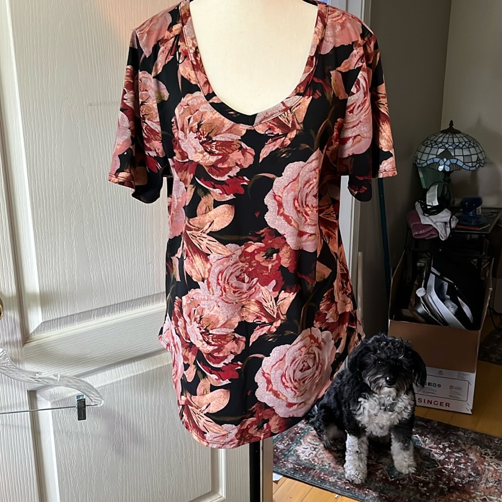 Great flora top by Lularoe!